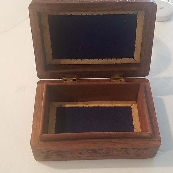 HAND CARVED Folk Art Bone Inlaid Trinket Jewelry Box - Picture 6 of 6